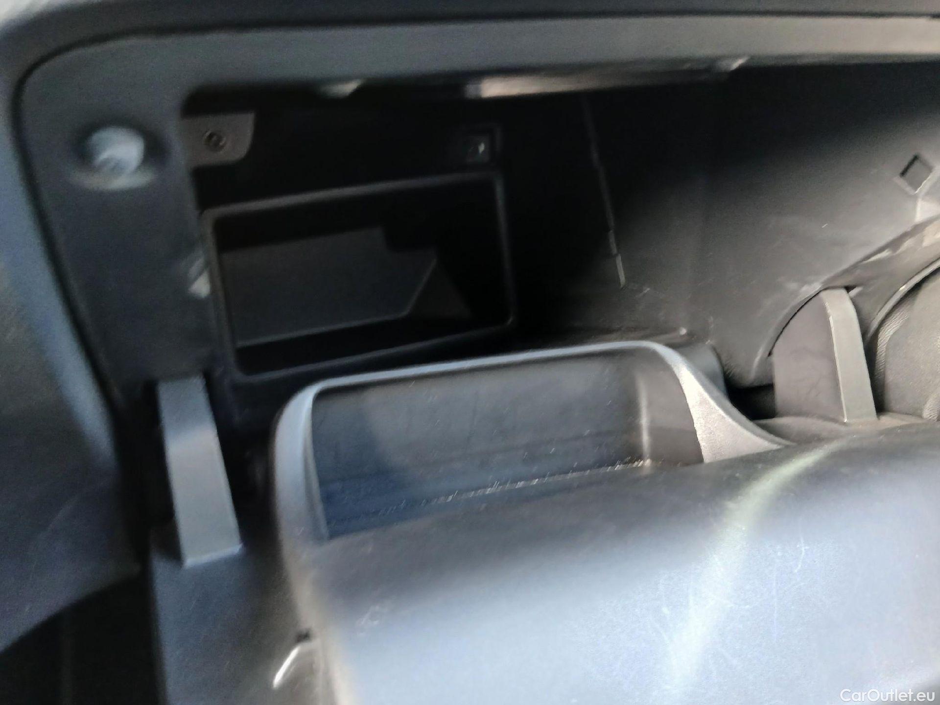  Peugeot  2008 PEUGEOT  / 2019 / 5P / todoterreno Allure Puretech 100 S&S BVM6 (CX) #1