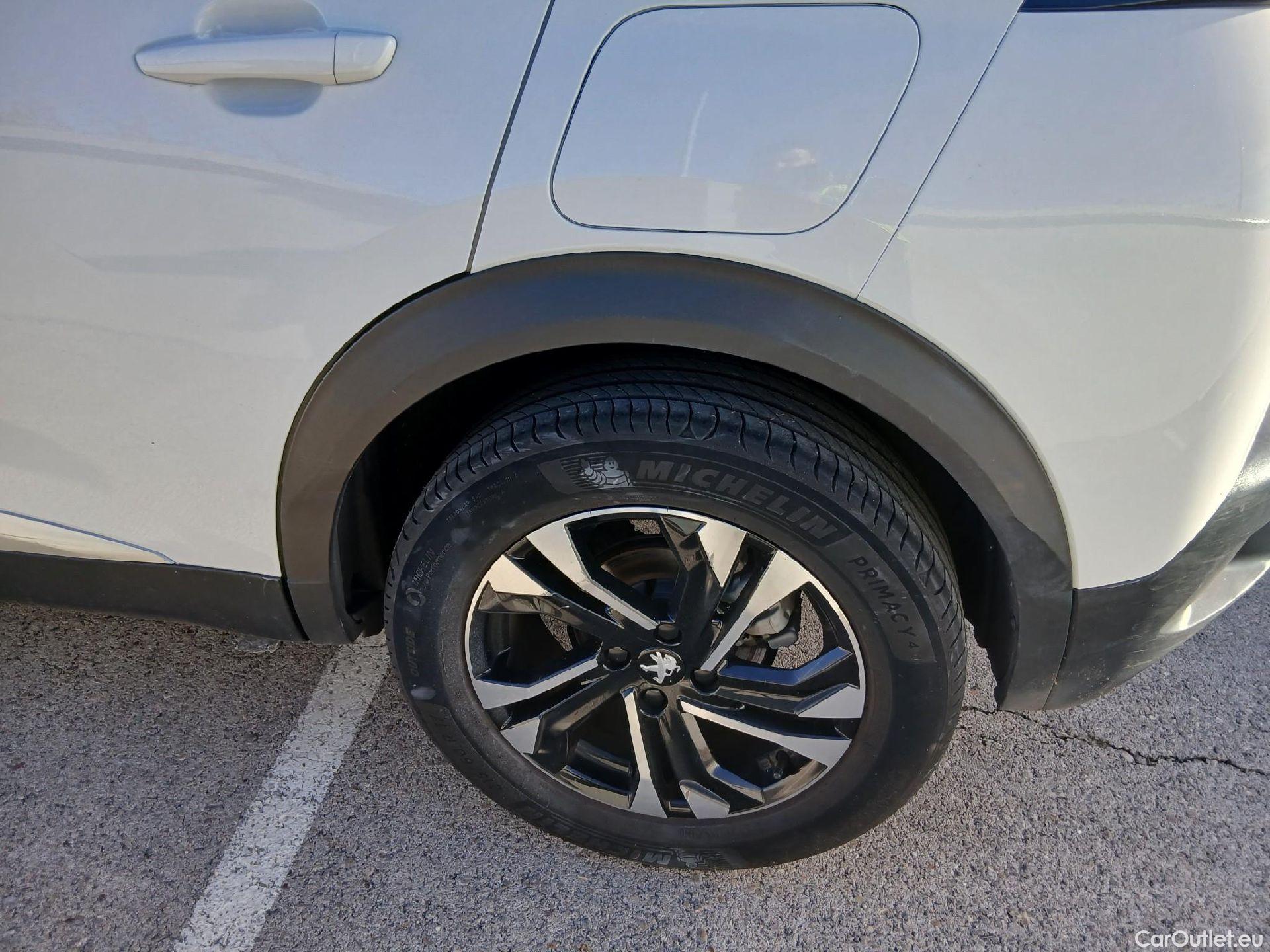  Peugeot  2008 PEUGEOT  / 2019 / 5P / todoterreno Allure Puretech 100 S&S BVM6 (CX) #9