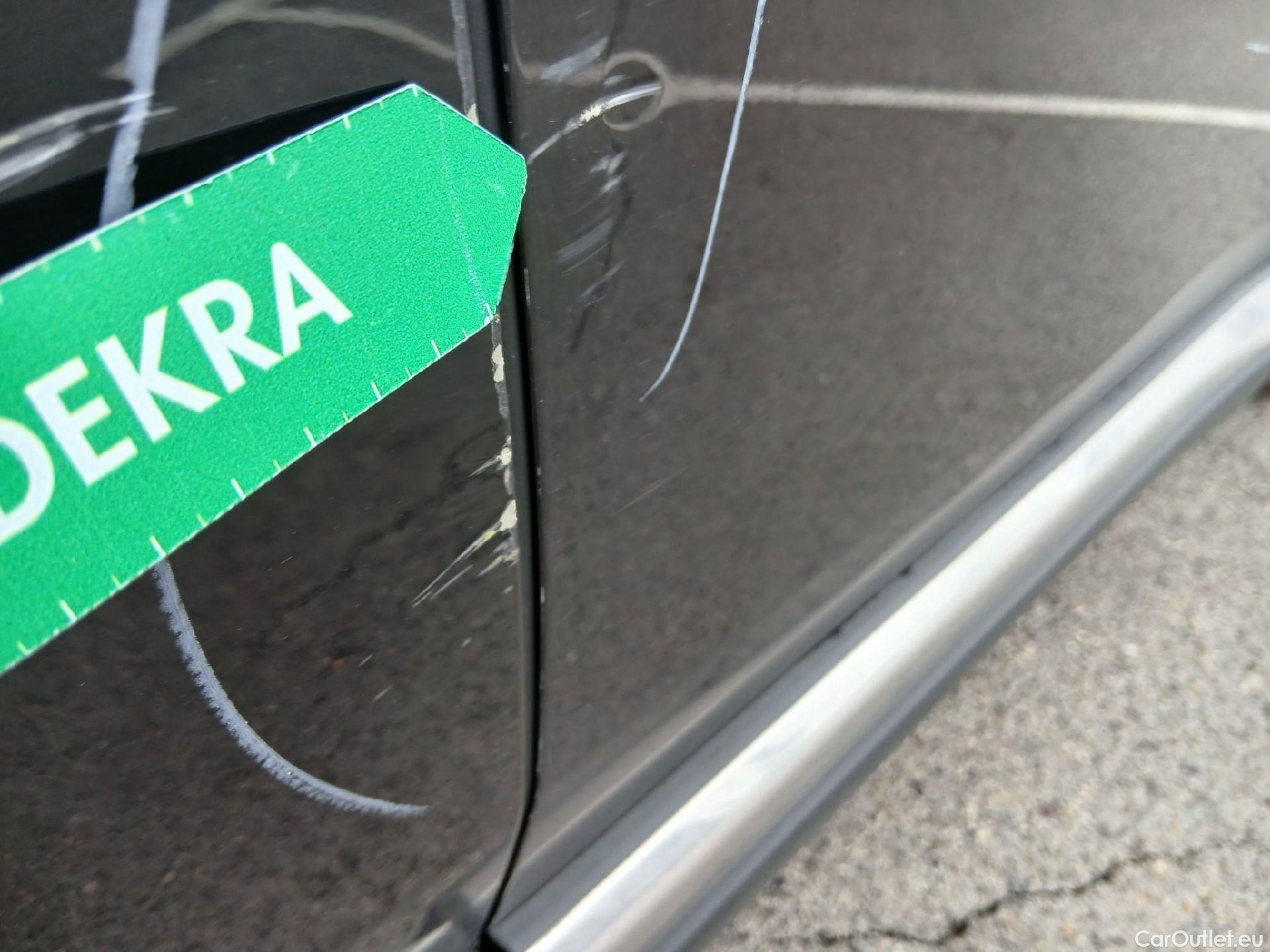  Peugeot  3008 PEUGEOT  Hybrid / 2016 / 5P / todoterreno 225 e-EAT8 Allure #31