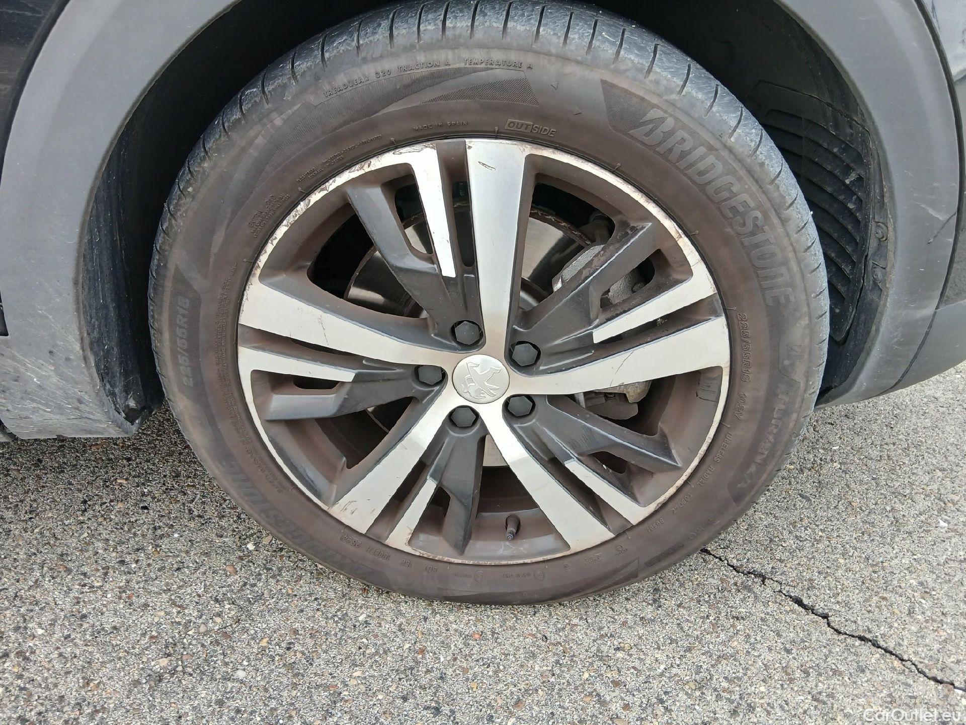  Peugeot  3008 PEUGEOT  Hybrid / 2016 / 5P / todoterreno 225 e-EAT8 Allure #36