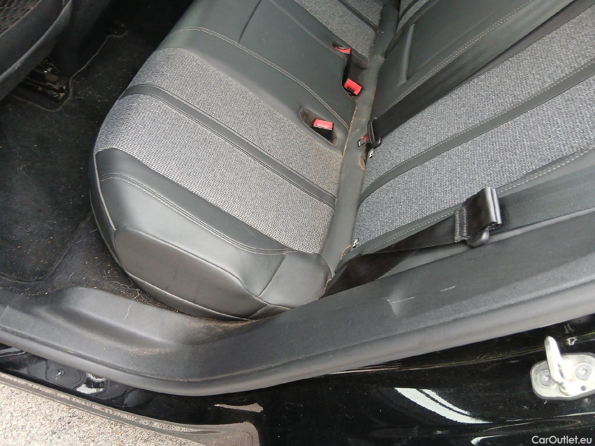  Peugeot  3008 PEUGEOT  Hybrid / 2016 / 5P / todoterreno 225 e-EAT8 Allure #16