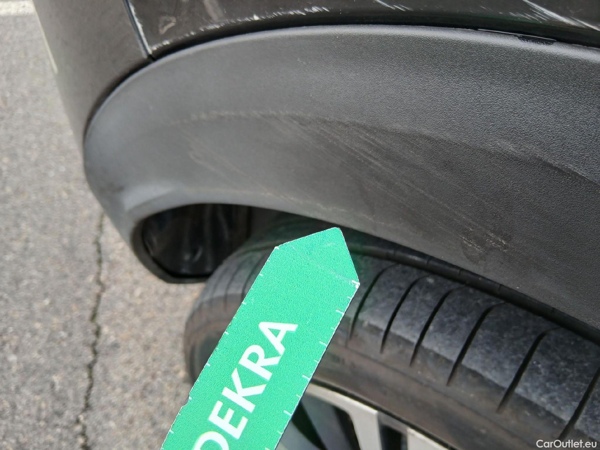  Peugeot  3008 PEUGEOT  Hybrid / 2016 / 5P / todoterreno 225 e-EAT8 Allure #24