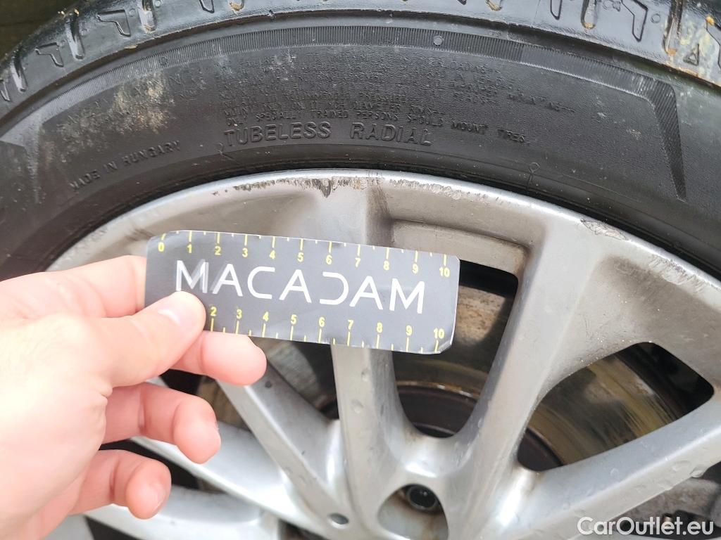  Bmw  Serie 1 BMW  / 2019 / 5P / berlina con portón 118i #19