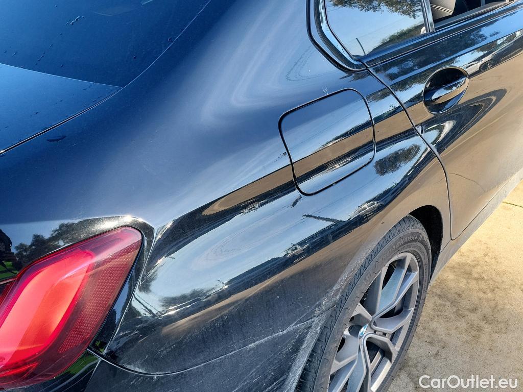  Bmw  Serie 3 BMW  / 2018 / 4P / sedán 318d Auto. #9