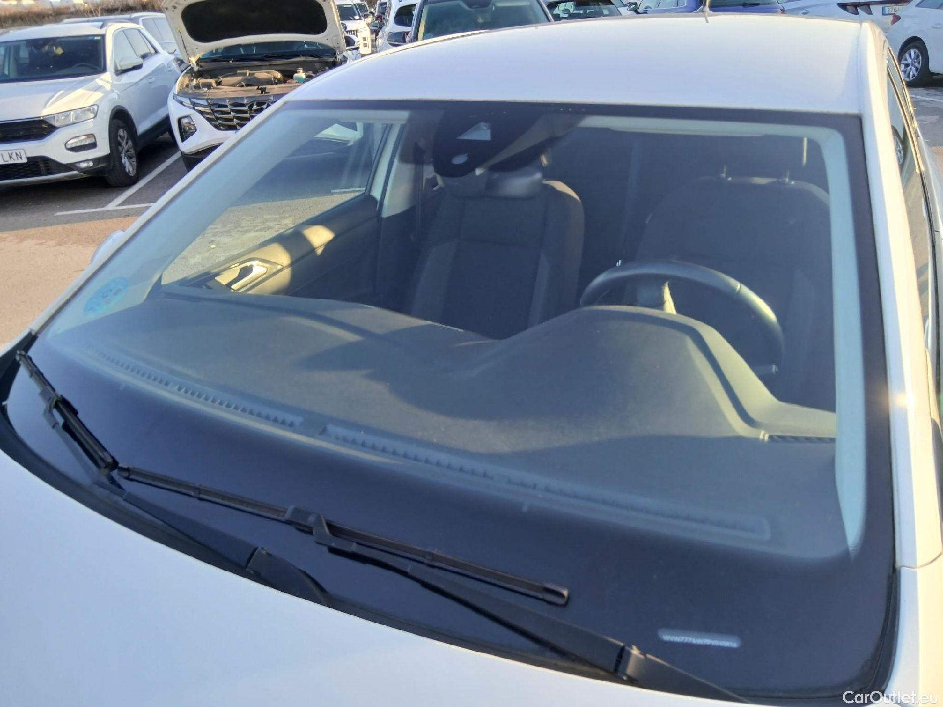  Volkswagen  Polo VOLKSWAGEN  / 2021 / 5P / berlina con portón Life 1.0 TSI 70kW (95CV) #2