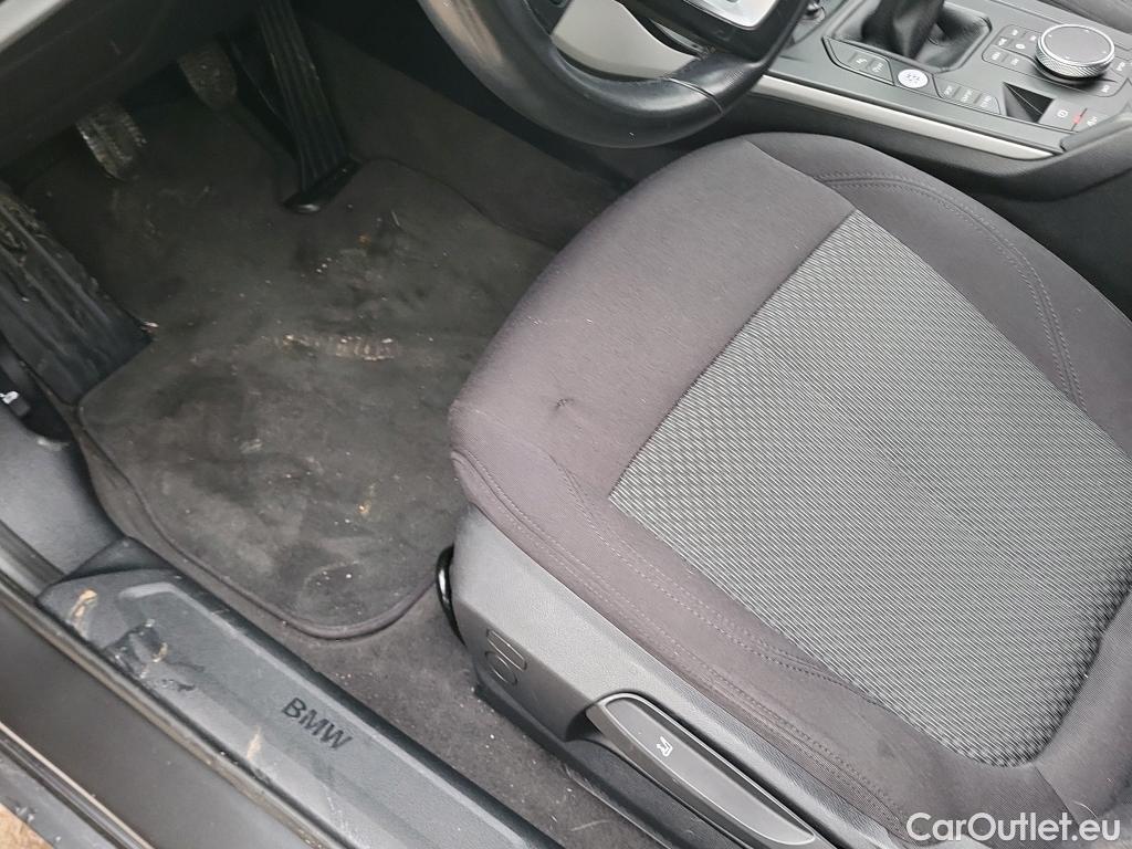  Bmw  Serie 1 BMW  / 2019 / 5P / berlina con portón 118i #11