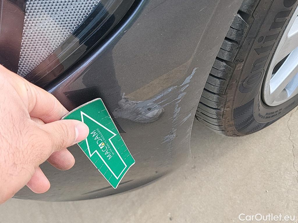  Jaguar  XE JAGUAR  sedán 2.0 Diesel RWD 132kW  Auto #6