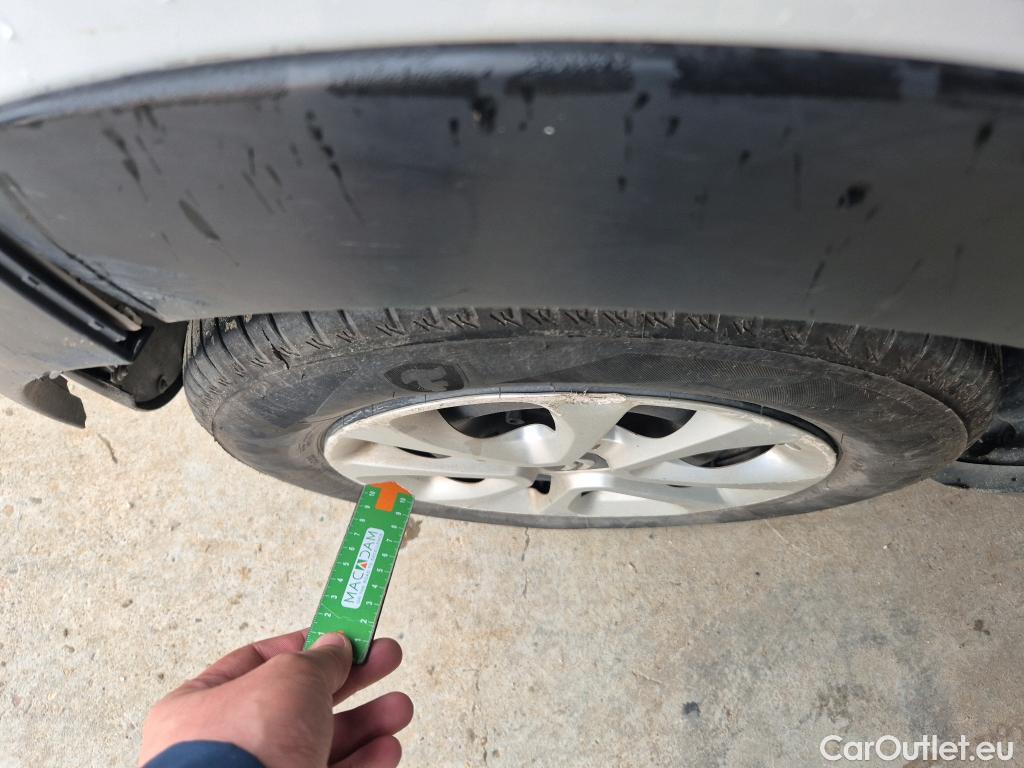  Citroen  C3 CITROEN  / 2016 / 5P / berlina con portón BlueHDi 73KW (100CV) S&S FEEL #30