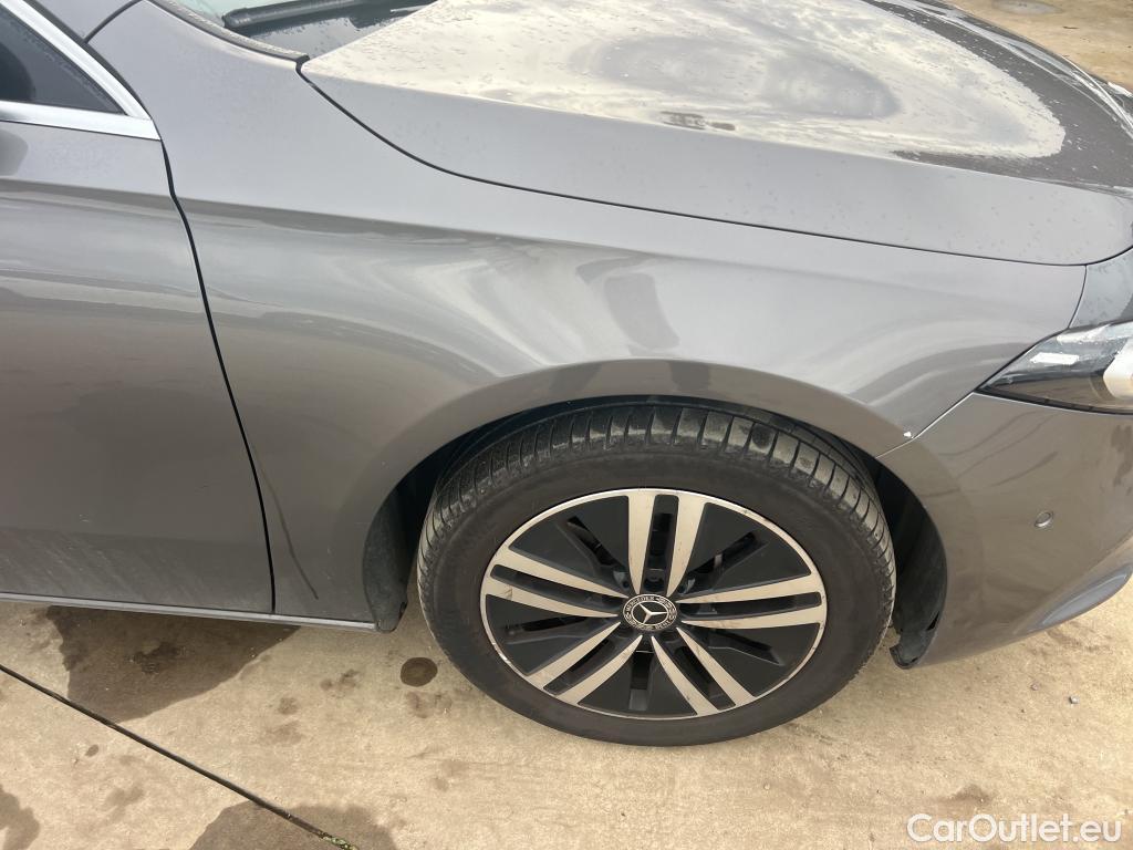  Mercedes  A-Klasse MERCEDES-BENZ Clase A / 2018 / 4P / sedán Sedán A 250 e #14