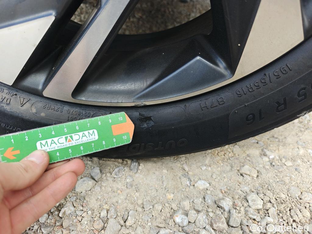  Hyundai  Bayon HYUNDAI  / 2021 / 5P / todoterreno 1.2 MPI Maxx #23