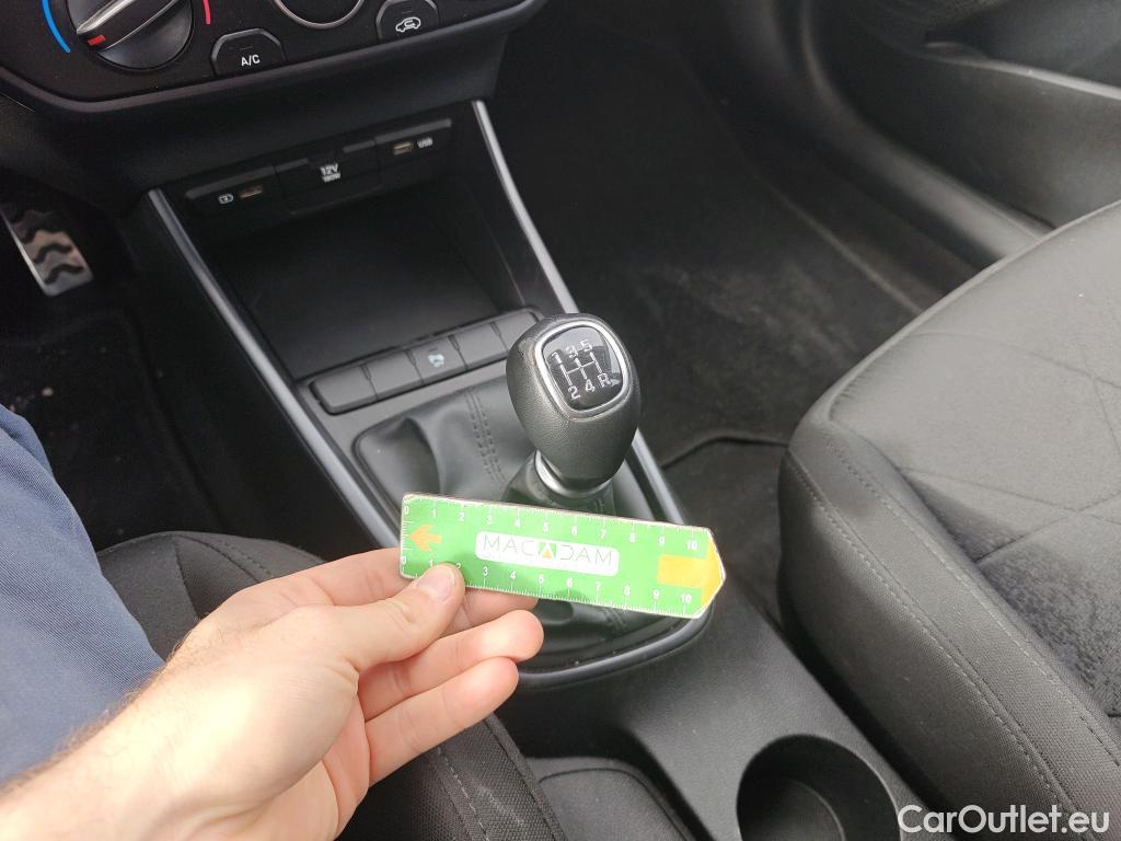  Hyundai  Bayon HYUNDAI  / 2021 / 5P / todoterreno 1.2 MPI Maxx #39