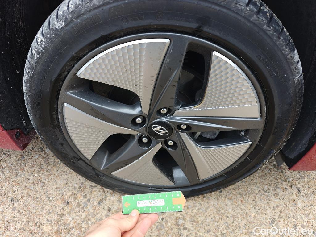  Hyundai   Ioniq HYUNDAI / 2019 / 5P / berlina con portón 1.6 GDI HEV Style DCT #24