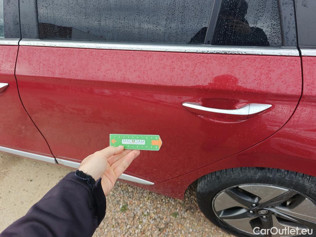  Hyundai   Ioniq HYUNDAI / 2019 / 5P / berlina con portón 1.6 GDI HEV Style DCT #77