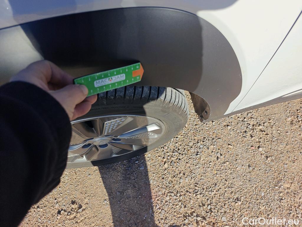  Hyundai  Konna HYUNDAI Kona / 2017 / 5P / todoterreno EV 100kW Klass #27