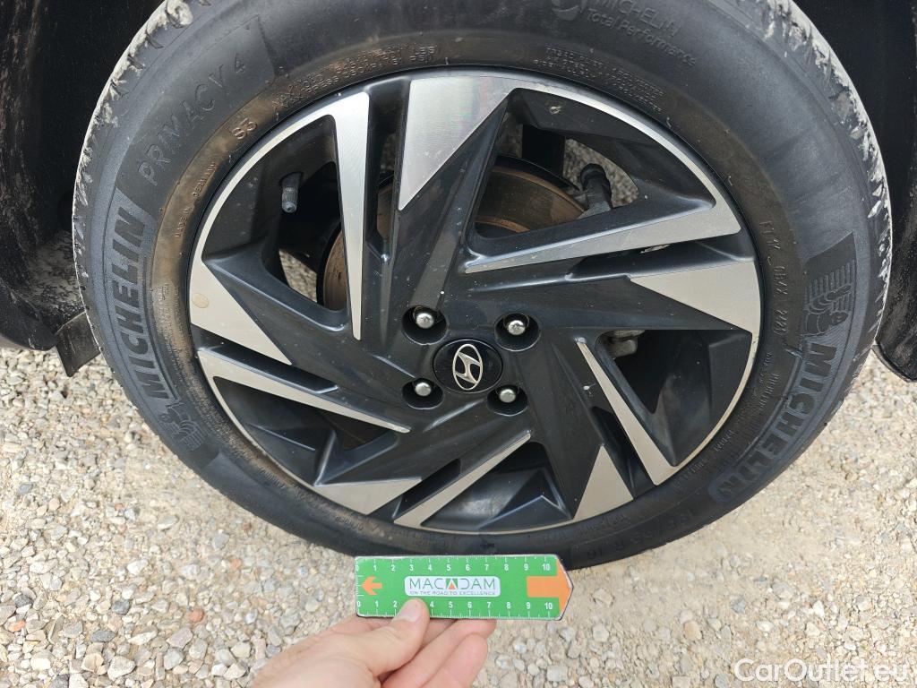  Hyundai  Bayon HYUNDAI  / 2021 / 5P / todoterreno 1.2 MPI Maxx #98