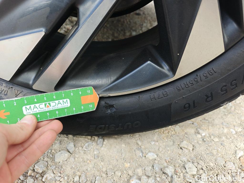  Hyundai  Bayon HYUNDAI  / 2021 / 5P / todoterreno 1.2 MPI Maxx #99