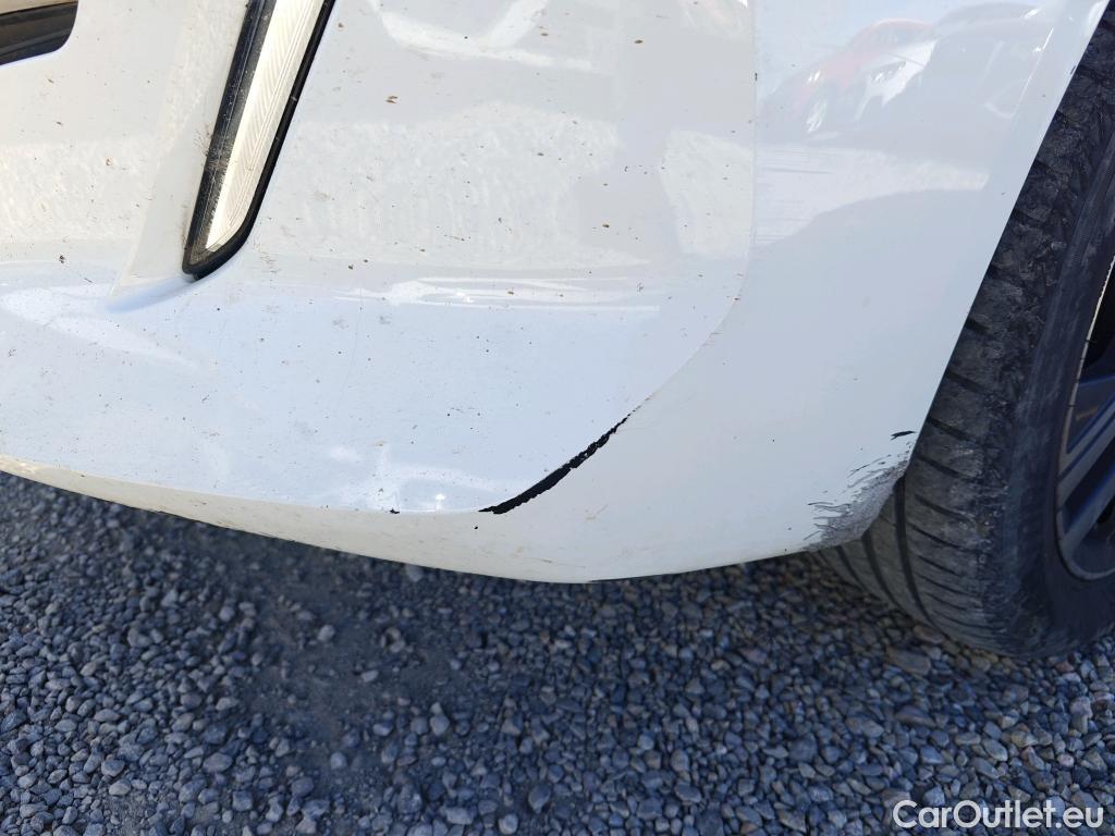  Peugeot  208 PEUGEOT  / 2019 / 5P / berlina con portón BlueHDi 73kW (100CV) Allure #48