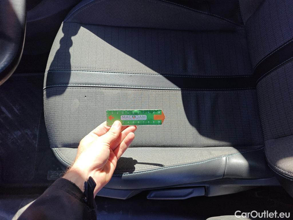  Peugeot  208 PEUGEOT  / 2019 / 5P / berlina con portón BlueHDi 73kW (100CV) Allure #26