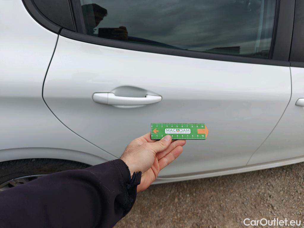  Peugeot  208 PEUGEOT  / 2015 / 5P / berlina con portón 5P Signature 1.2L PureTech 81KW (110CV) #13