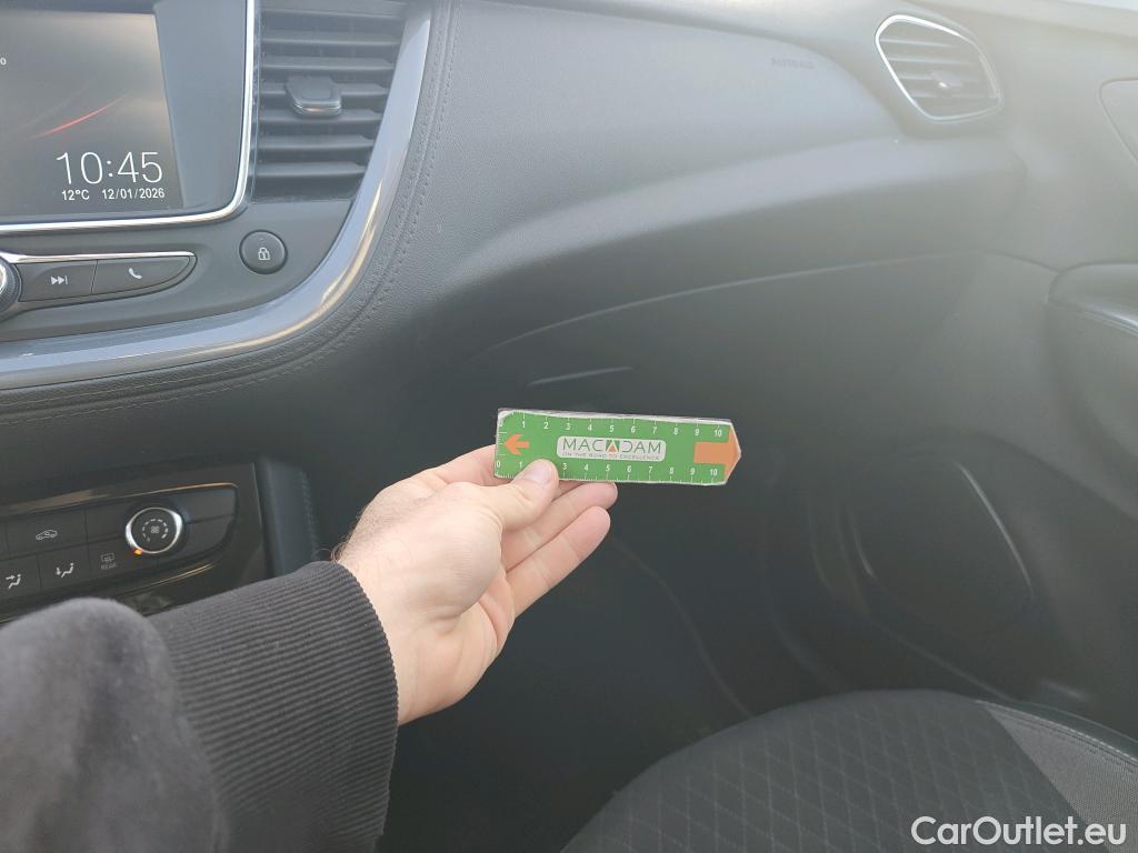  Opel   Grandland X OPEL / 2017 / 5P / todoterreno 1.2 Turbo Design Line EPARTNERS #15