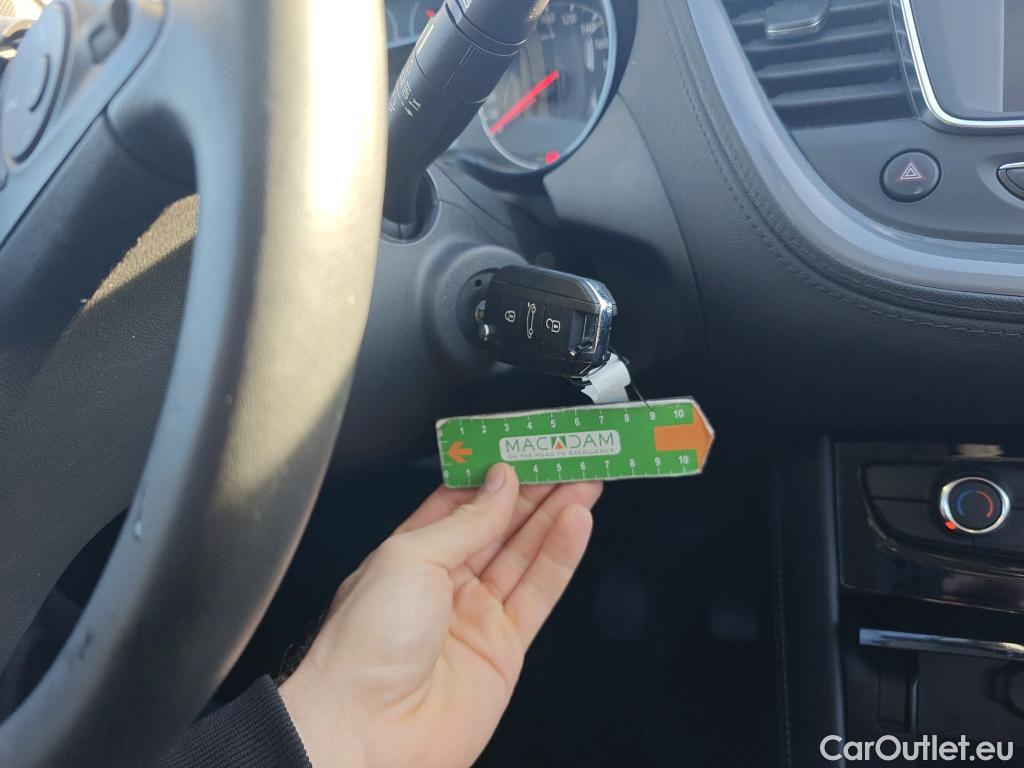  Opel   Grandland X OPEL / 2017 / 5P / todoterreno 1.2 Turbo Design Line EPARTNERS #1