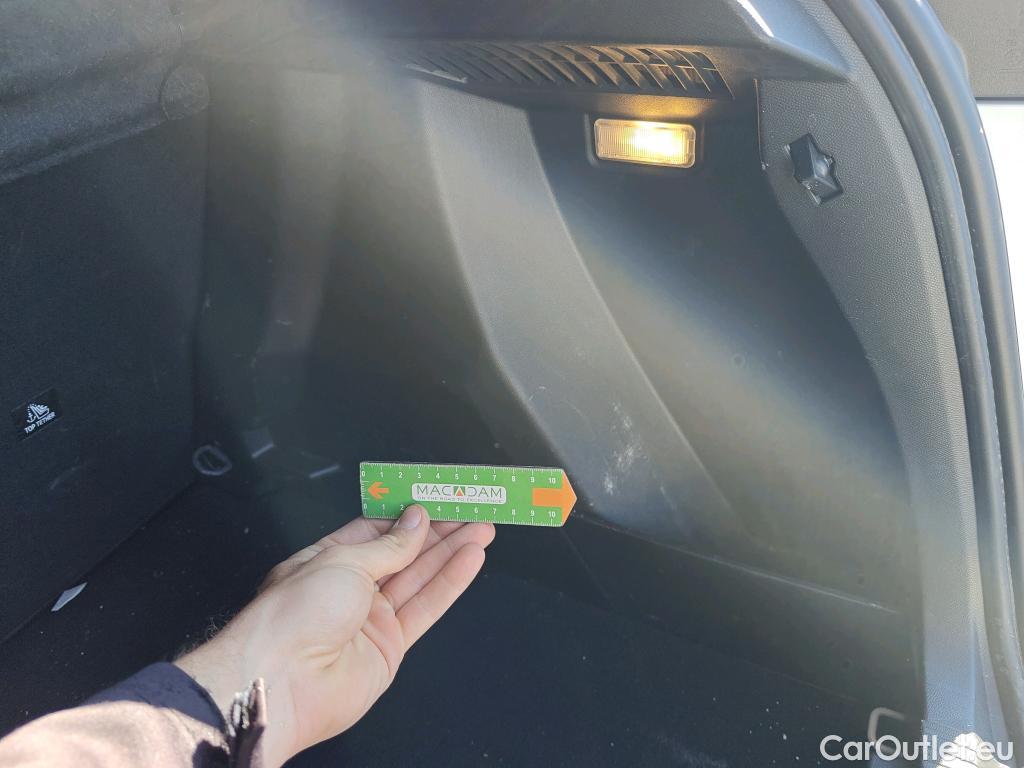  Peugeot  2008 PEUGEOT  / 2019 / 5P / todoterreno Active Puretech 100 S&S BVM6 #51