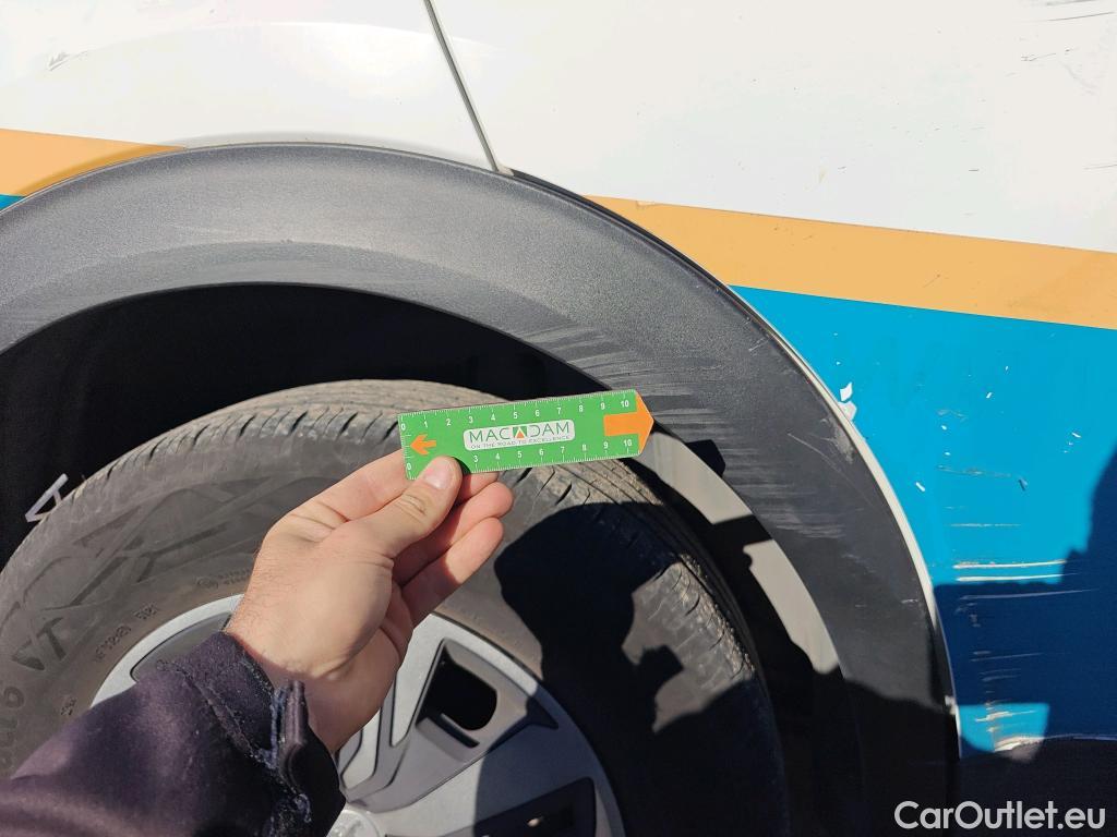  Peugeot  2008 PEUGEOT  / 2019 / 5P / todoterreno Active Puretech 100 S&S BVM6 #32