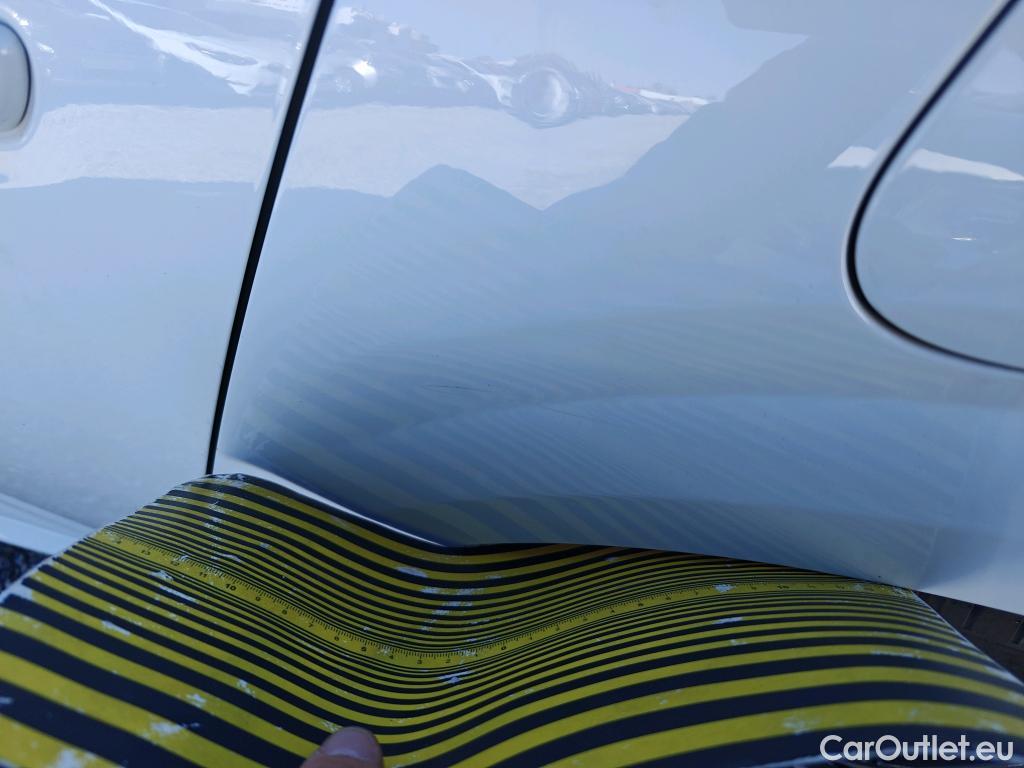  Peugeot  208 PEUGEOT  / 2019 / 5P / berlina con portón BlueHDi 73kW (100CV) Allure #12