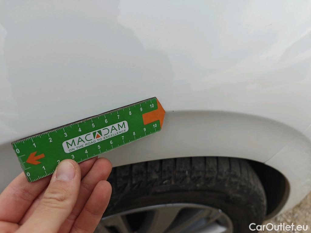  Peugeot  208 PEUGEOT  / 2015 / 5P / berlina con portón 5P Signature 1.2L PureTech 81KW (110CV) #31