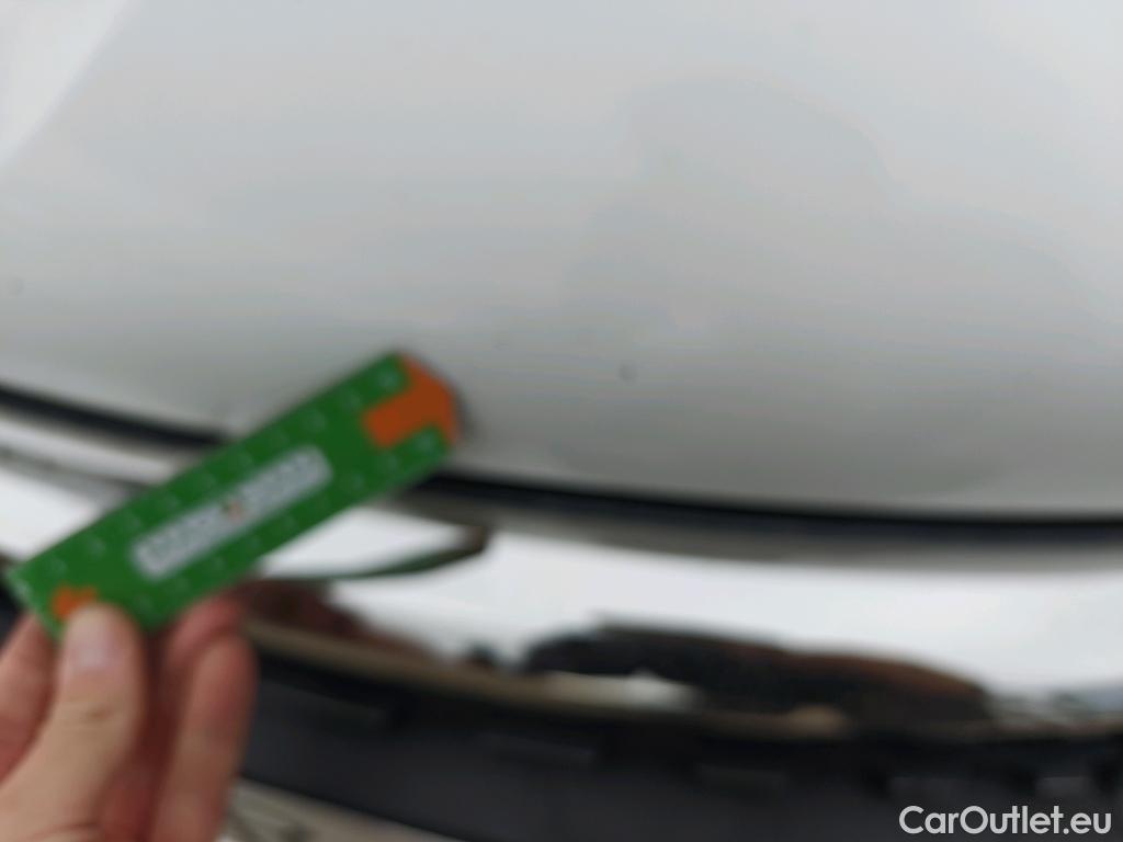  Peugeot  208 PEUGEOT  / 2015 / 5P / berlina con portón 5P Signature 1.2L PureTech 81KW (110CV) #4