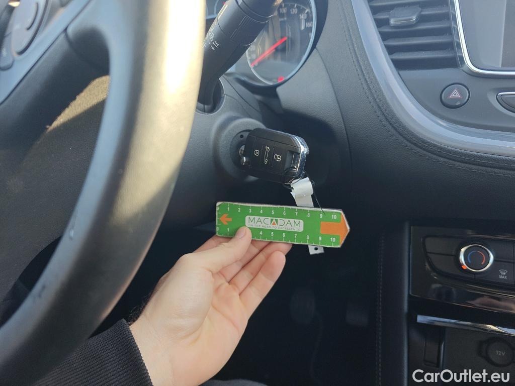  Opel   Grandland X OPEL / 2017 / 5P / todoterreno 1.2 Turbo Design Line EPARTNERS #2