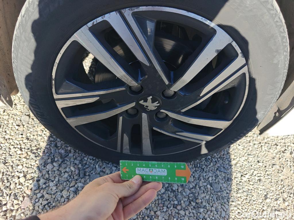  Peugeot  208 PEUGEOT  / 2019 / 5P / berlina con portón BlueHDi 73kW (100CV) Allure #8