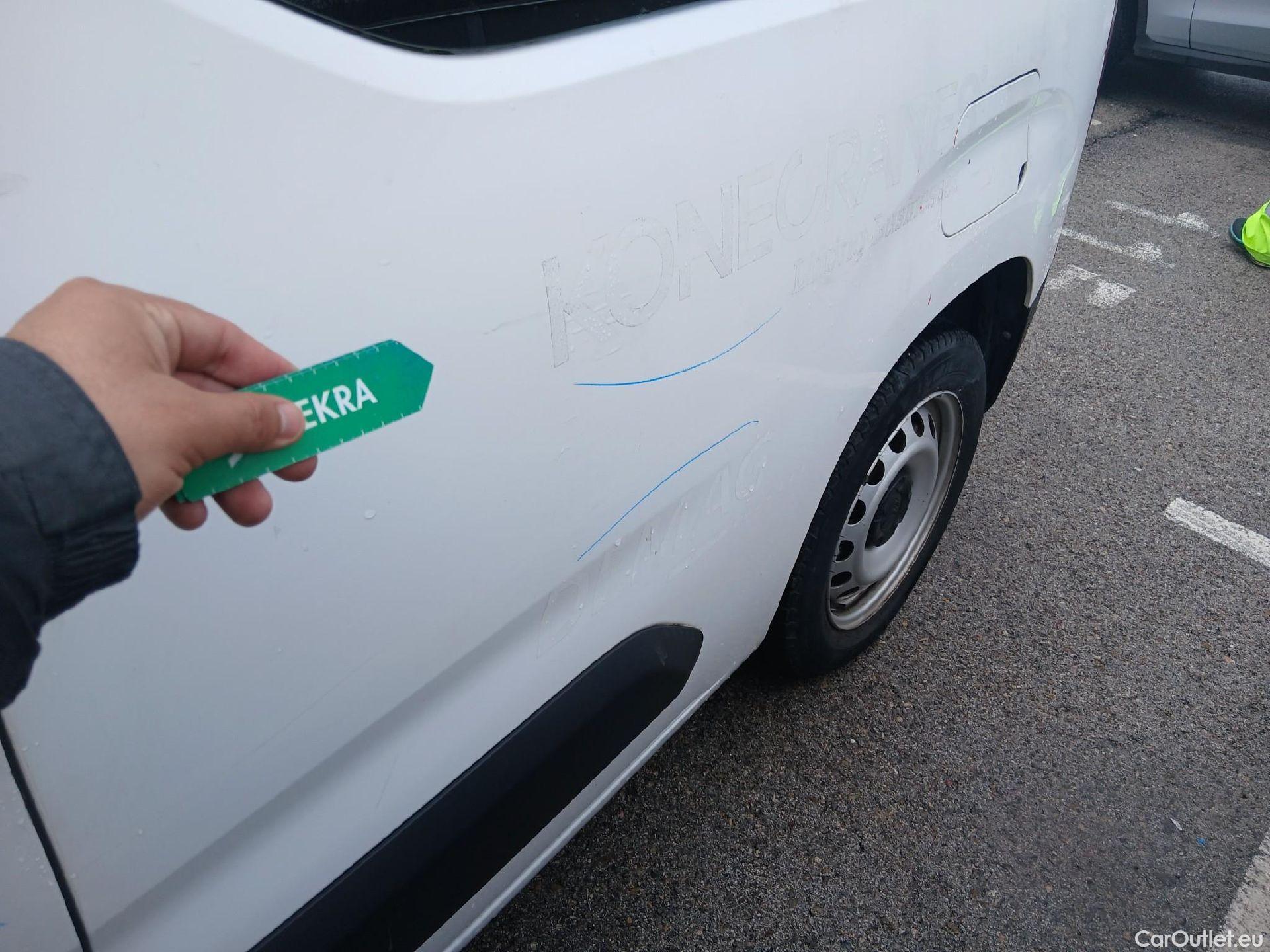  Citroen  Berlingo CITROEN  / 2018 / 4P / combi Talla M BlueHDi 100 LIVE (AC) #13