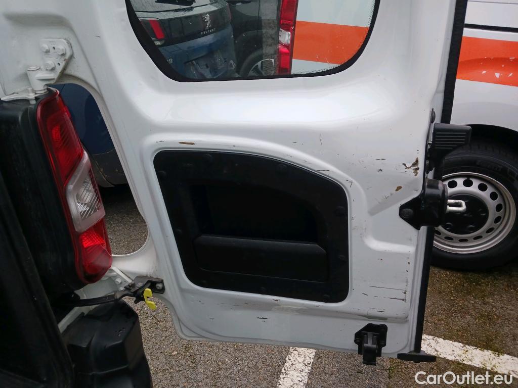  Citroen  Berlingo CITROEN  / 2015 / 4P / combi Talla M BlueHDi 100 S&S LIVE (IND) #23