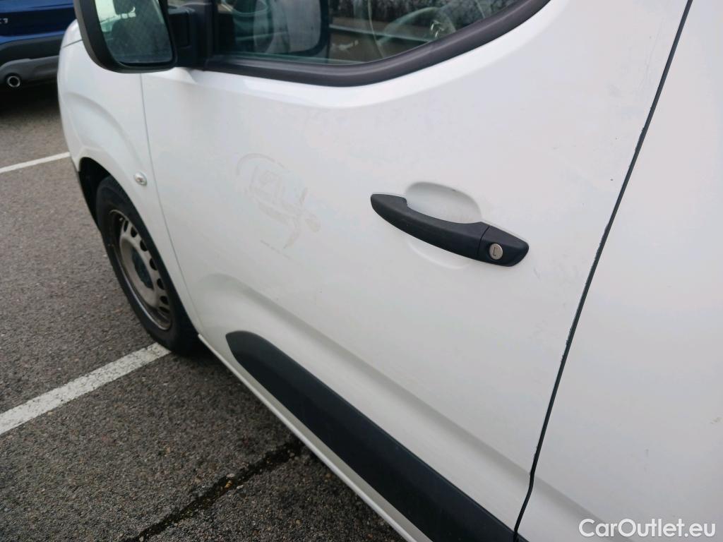  Citroen  Berlingo CITROEN  / 2018 / 4P / combi Talla M BlueHDi 100 S&S LIVE (AC) #13