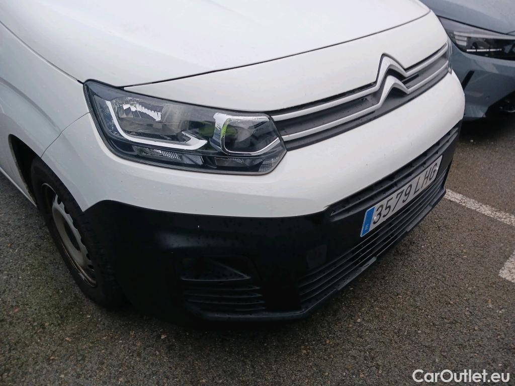 Citroen  Berlingo CITROEN  / 2015 / 4P / combi Talla M BlueHDi 100 S&S LIVE (IND) #26