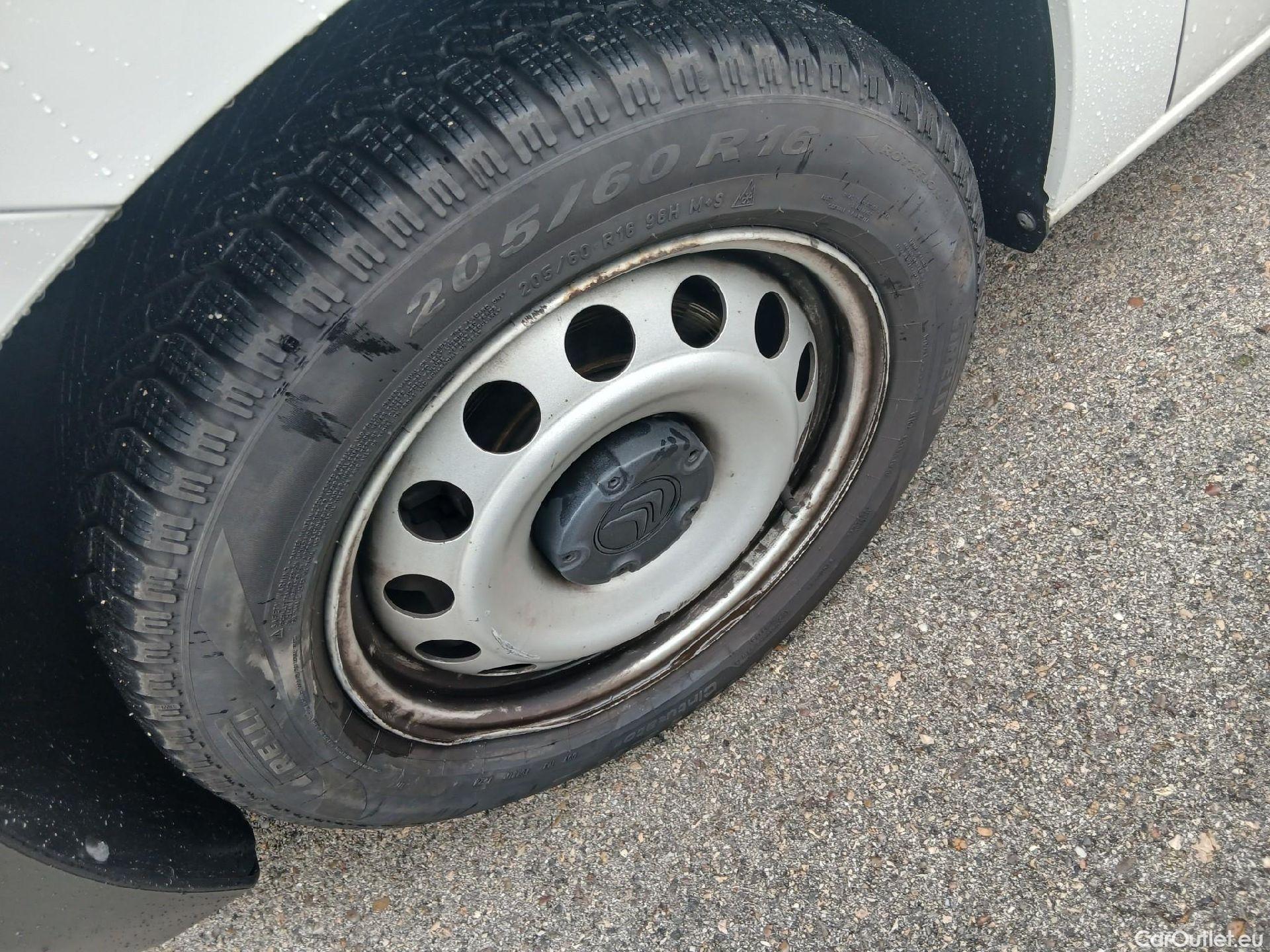  Citroen  Berlingo CITROEN  / 2018 / 4P / combi Talla M BlueHDi 100 LIVE (AC) #10