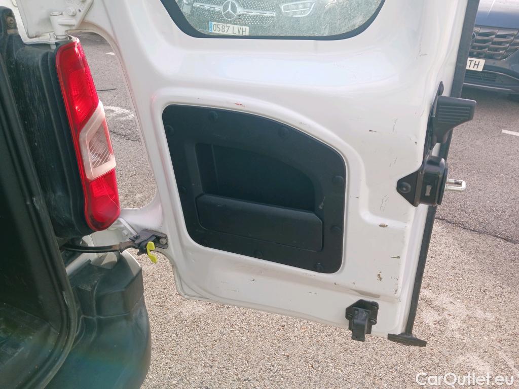  Citroen  Berlingo CITROEN  / 2018 / 4P / combi Talla M BlueHDi 100 S&S LIVE (AC) #44