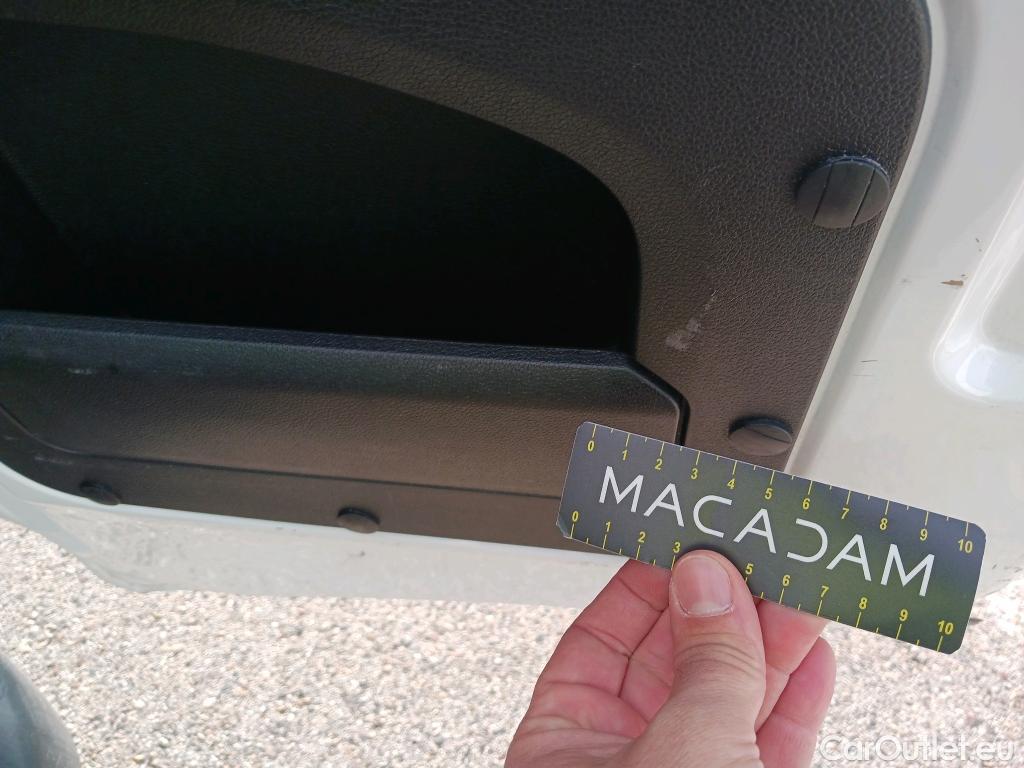  Citroen  Berlingo CITROEN  / 2018 / 4P / combi Talla M BlueHDi 100 S&S LIVE (AC) #48