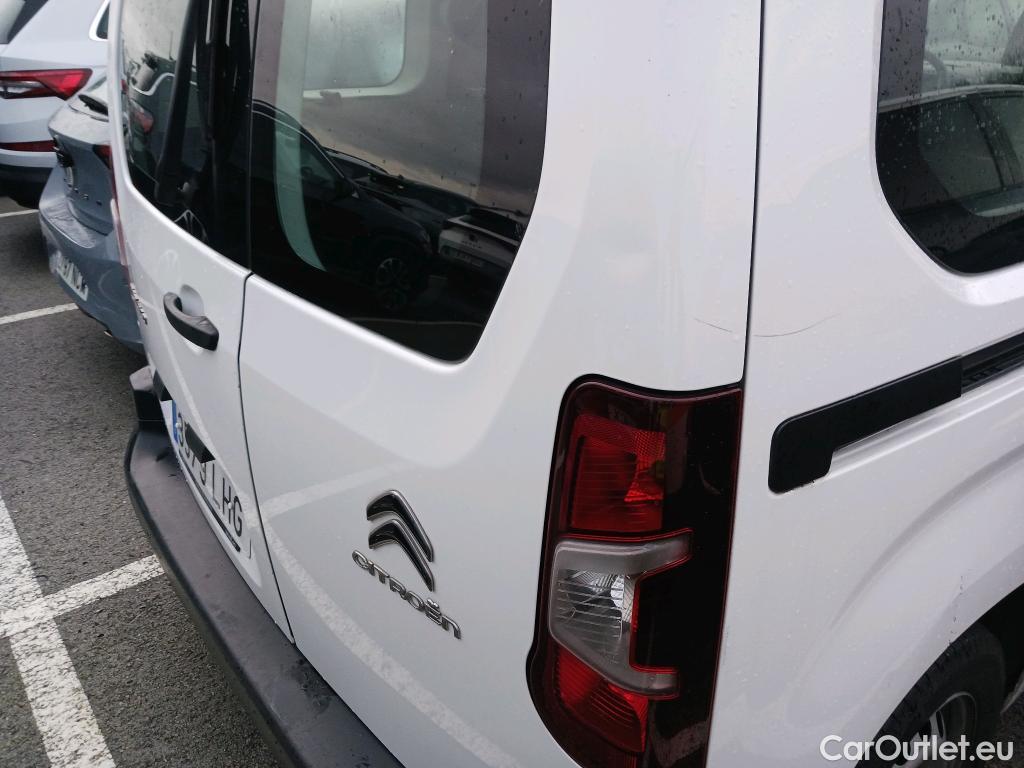  Citroen  Berlingo CITROEN  / 2015 / 4P / combi Talla M BlueHDi 100 S&S LIVE (IND) #4