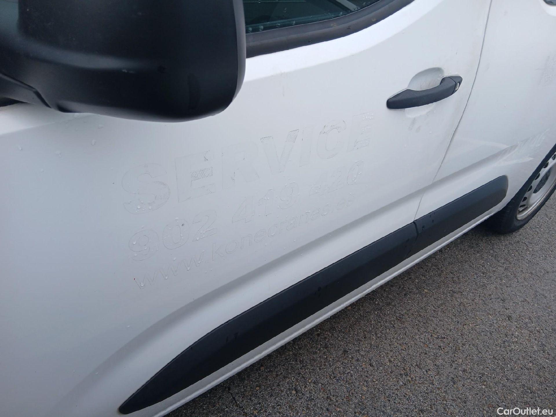  Citroen  Berlingo CITROEN  / 2018 / 4P / combi Talla M BlueHDi 100 LIVE (AC) #12