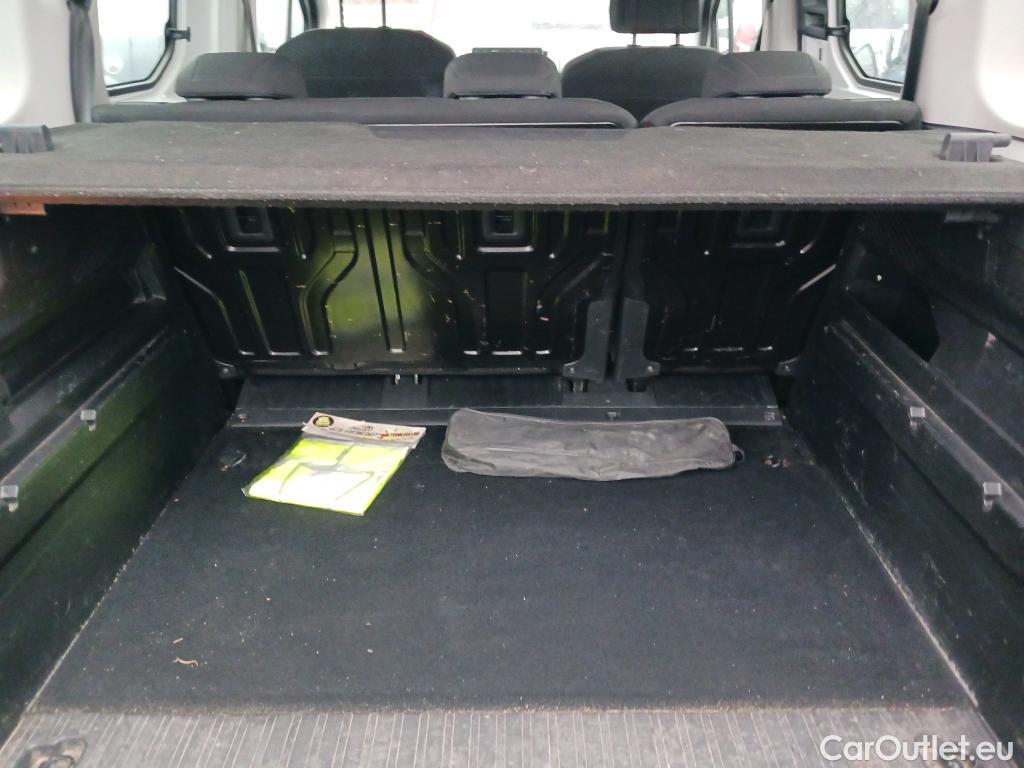  Citroen  Berlingo CITROEN  / 2015 / 4P / combi Talla M BlueHDi 100 S&S LIVE (IND) #17