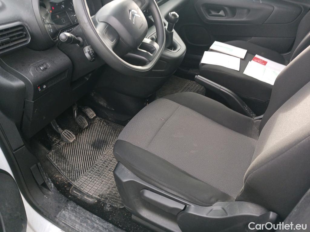  Citroen  Berlingo CITROEN  / 2018 / 4P / combi Talla M BlueHDi 100 S&S LIVE (AC) #17