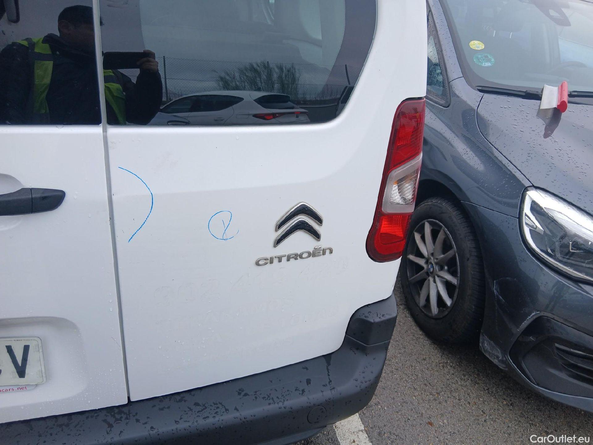  Citroen  Berlingo CITROEN  / 2018 / 4P / combi Talla M BlueHDi 100 LIVE (AC) #16