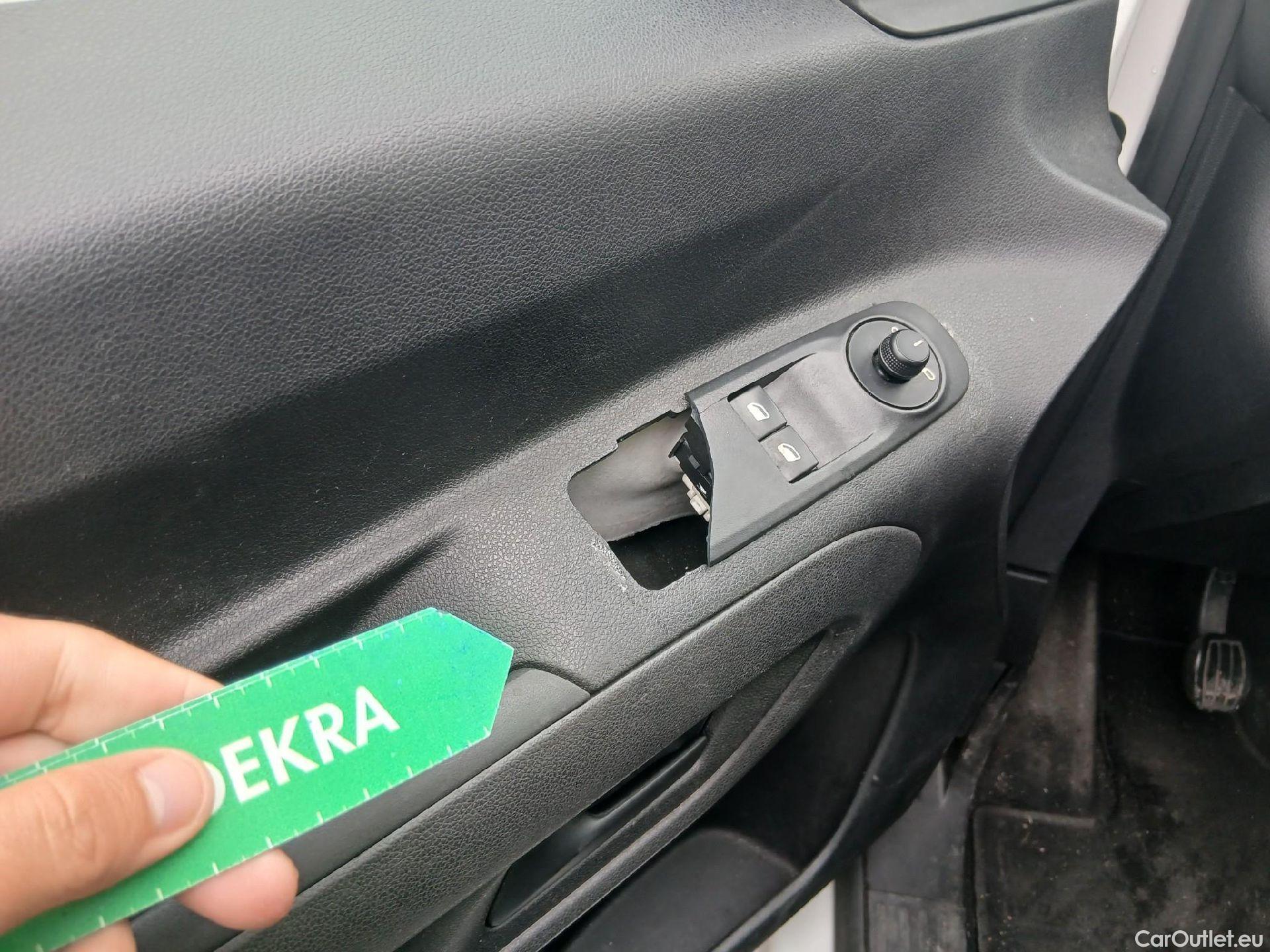  Citroen  Berlingo CITROEN  / 2018 / 4P / combi Talla M BlueHDi 100 LIVE (AC) #32