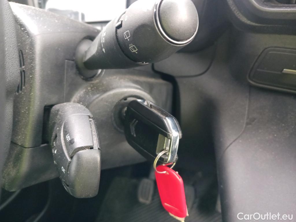  Citroen  Berlingo CITROEN  / 2018 / 4P / combi Talla M BlueHDi 100 S&S LIVE (AC) #5