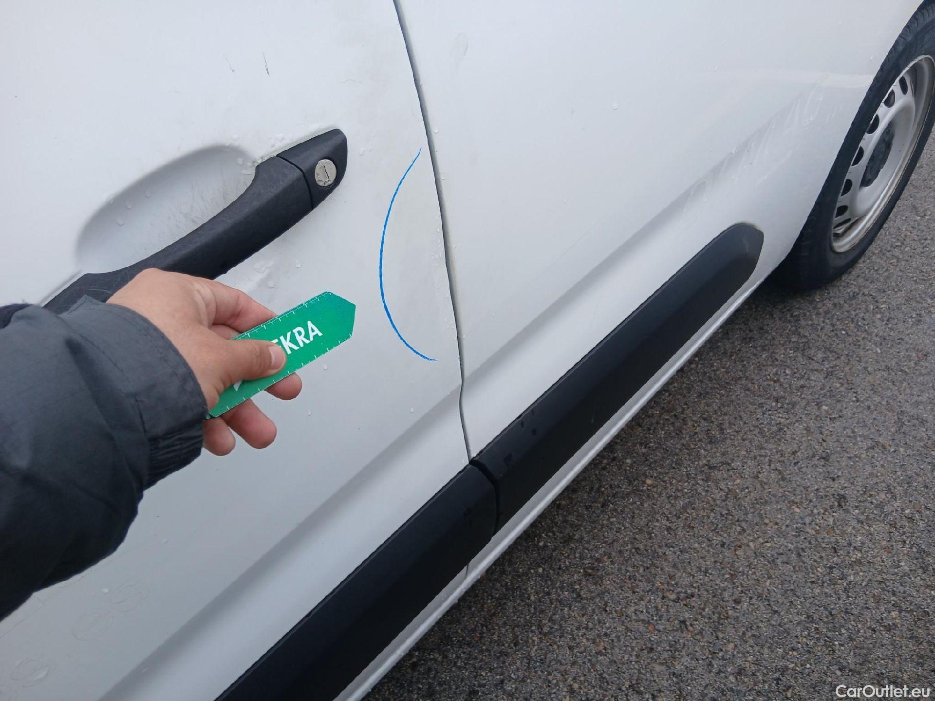  Citroen  Berlingo CITROEN  / 2018 / 4P / combi Talla M BlueHDi 100 LIVE (AC) #11