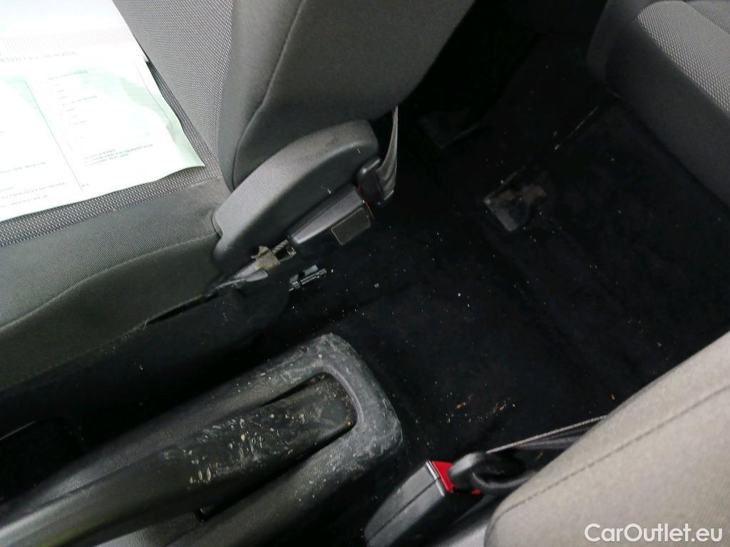  Citroen  Berlingo CITROEN  / 2018 / 4P / combi Talla M BlueHDi 100 S&S LIVE (AC) #19