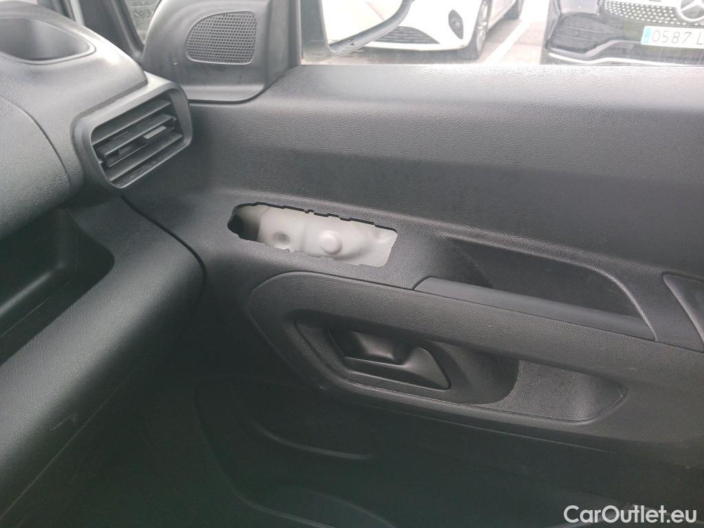  Citroen  Berlingo CITROEN  / 2018 / 4P / combi Talla M BlueHDi 100 S&S LIVE (AC) #30