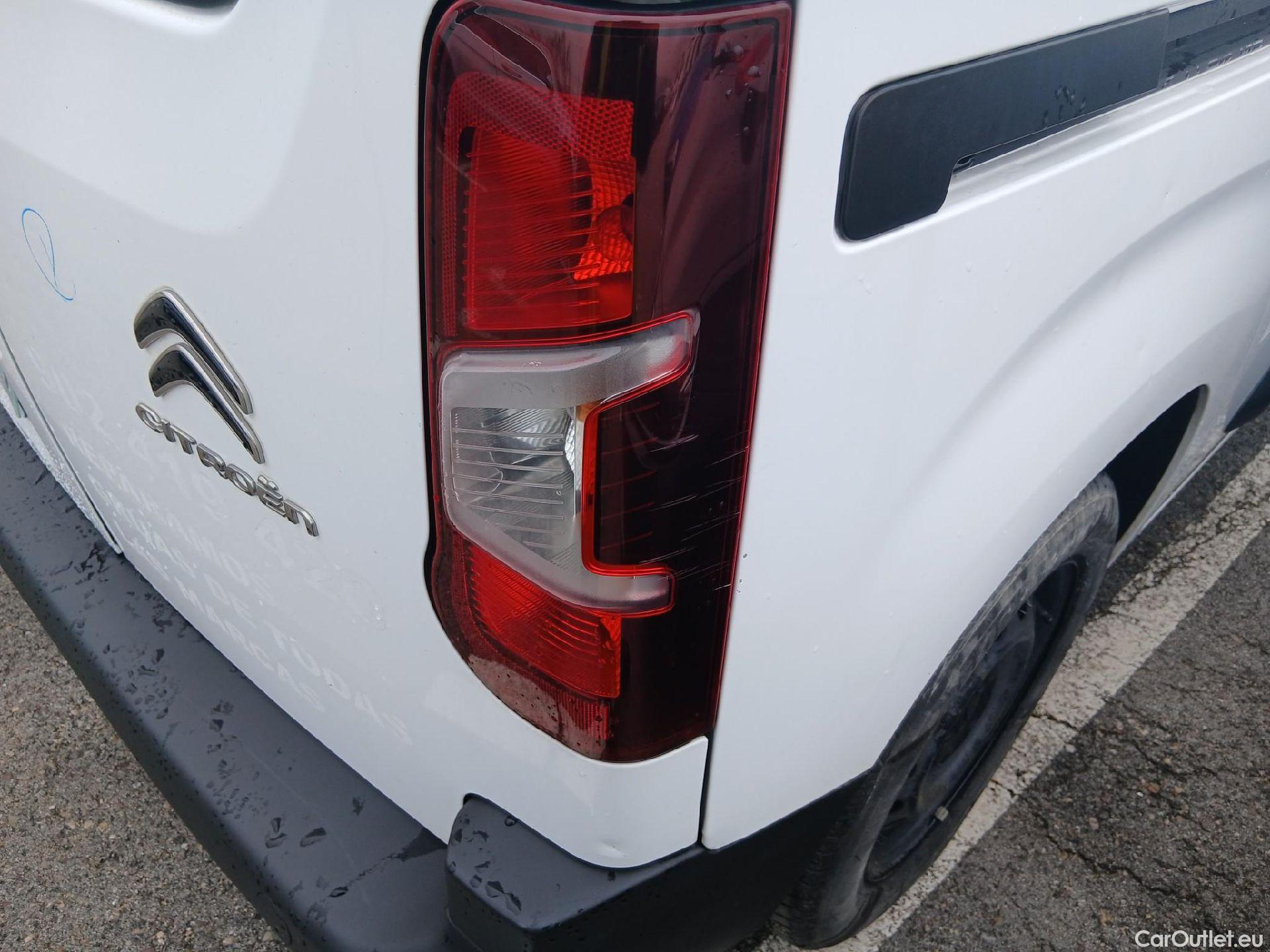  Citroen  Berlingo CITROEN  / 2018 / 4P / combi Talla M BlueHDi 100 LIVE (AC) #18